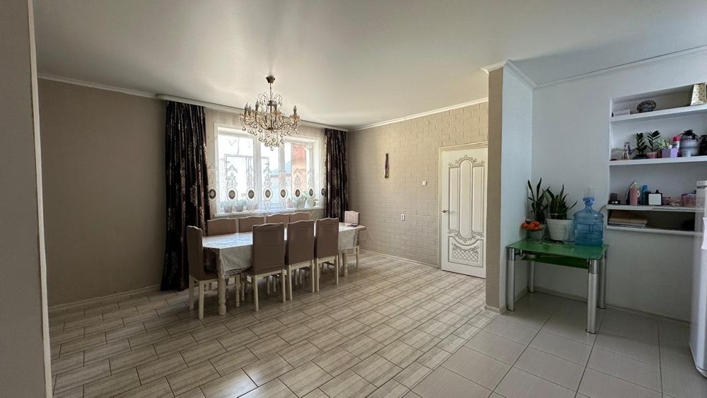 Продам два дома на одном участке