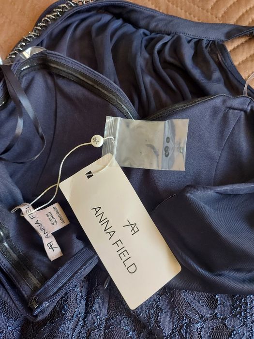 Тъмносиня дантелена дълга рокля