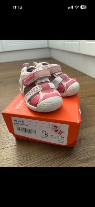 Sandale biomecanics 18