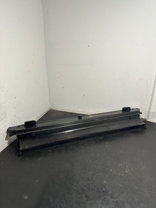 Capac trager radiatoare BMW Seria 5 E60 E61  Suport plastic trager