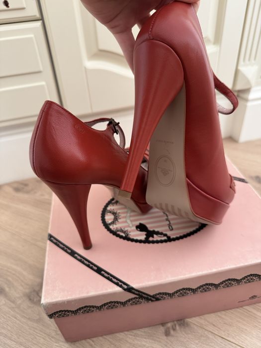 Дамски обувки на ток Fornarina – естествена кожа,нови