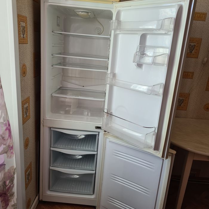 Холодильник  "Samsung " в Костанае.