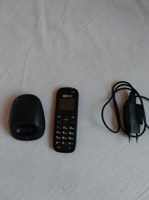 Ieftin- Vând telefon portabil, suport și încărcător preț bun