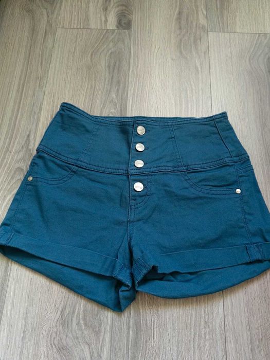 pantaloni scurti cu talie inalta - Terranova