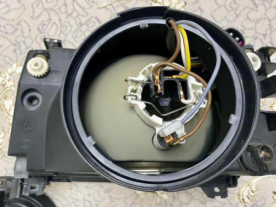 Фара Ауди 100 с4