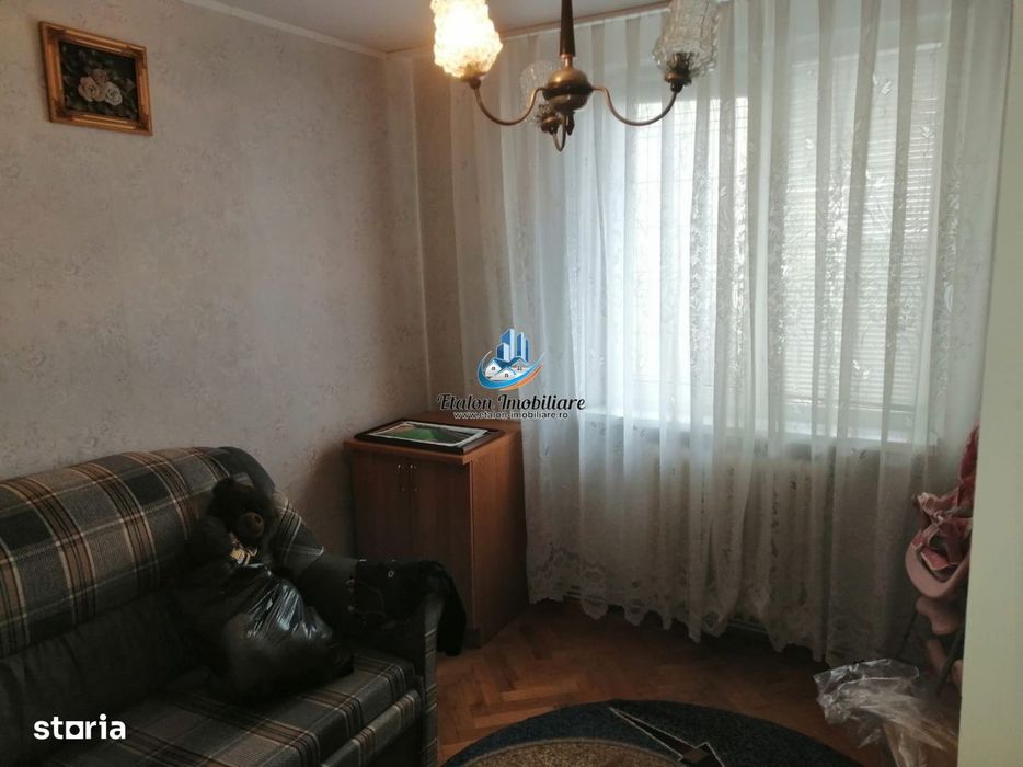 Apartament 3 camere, parter, Piata Darmanesti