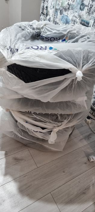 Шины зимние с шипами комплект