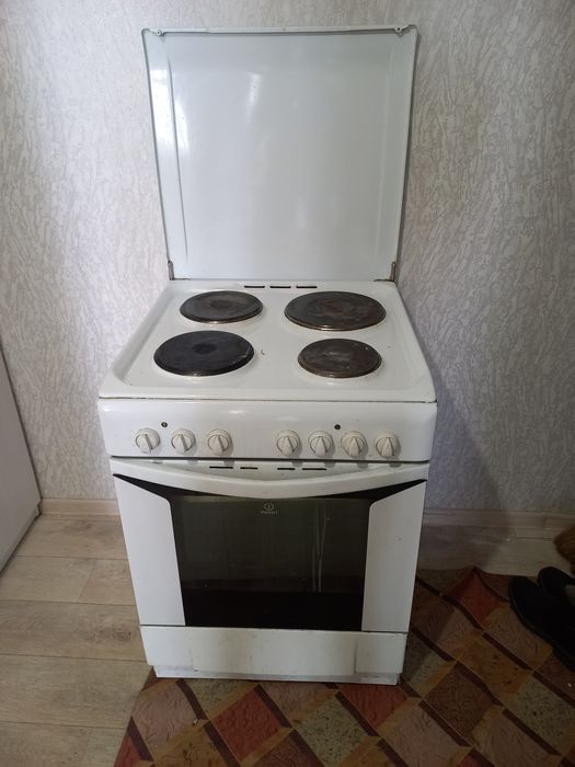 Электроплита в хорошем состоянии