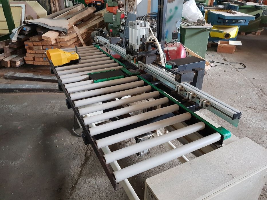 Автоматична машина за разпробиване и набиване на панти-