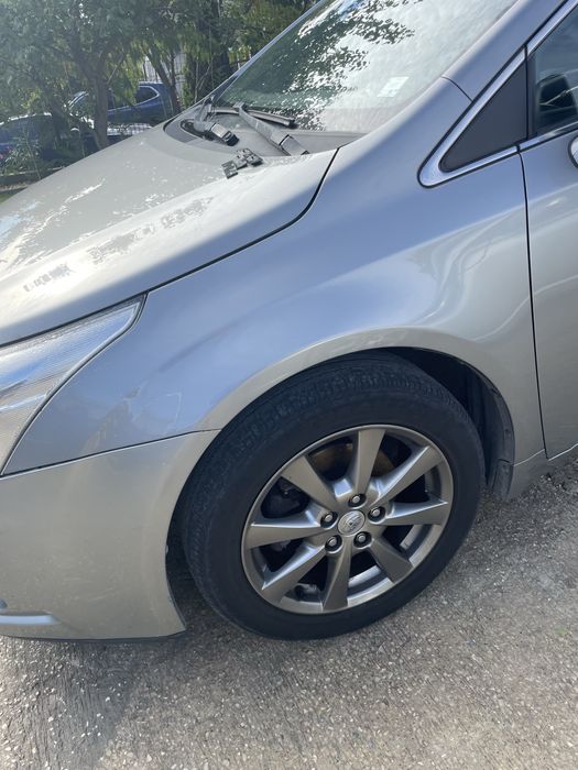 Преден калник Тойота Авенсис Т27