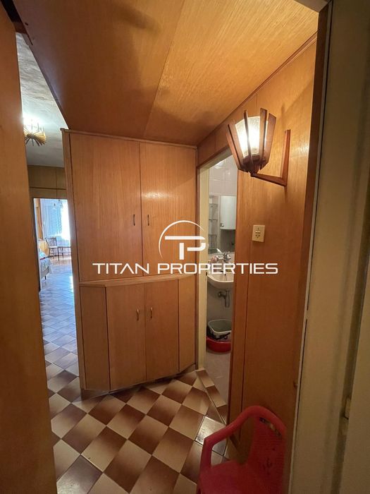 Тристаен, под наем, Център