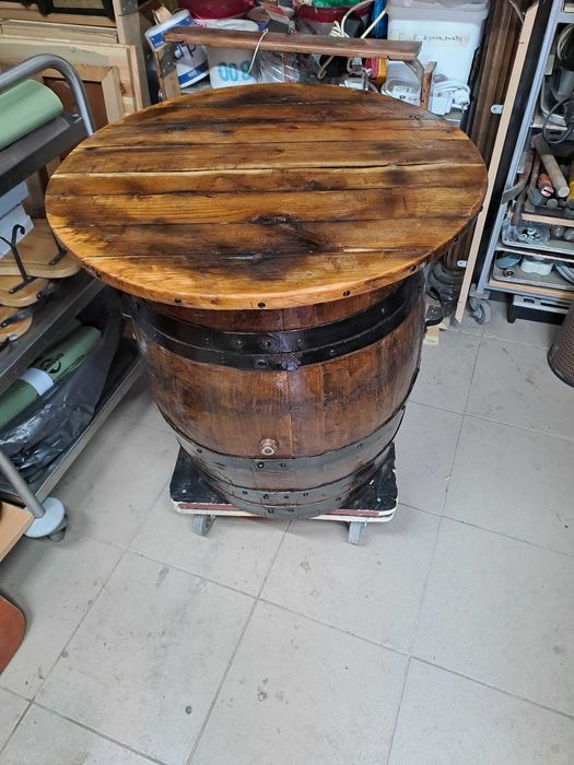 Продавам бъчва маса