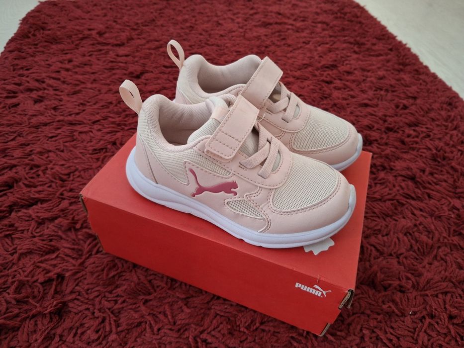 -Vând adidași PUMA nr. 27,5 pt copii-