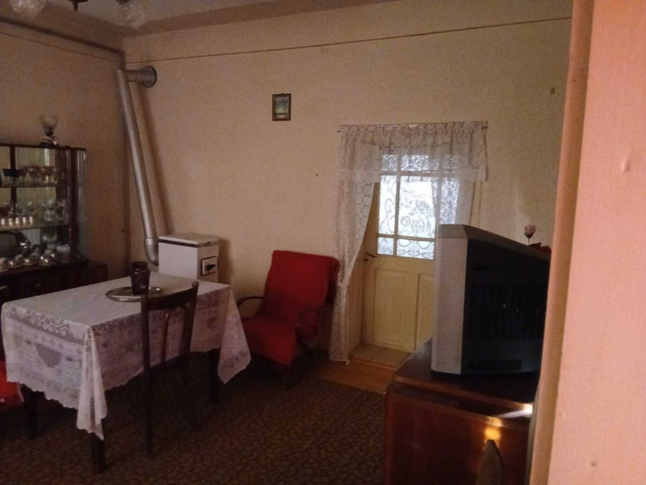 Persoana fizica vand casa la tara