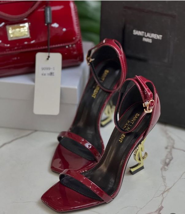 Каблуки Yves Saint Laurent