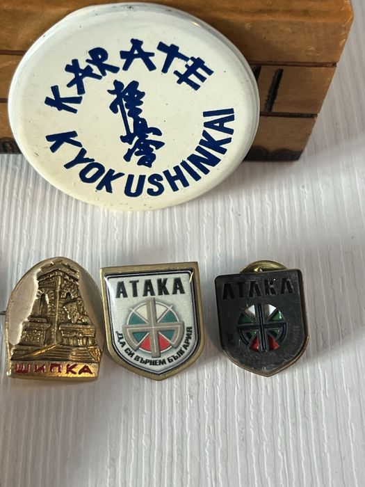 Исторически значки