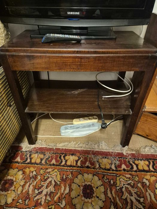 Donez mai multe obiecte de mobila veche. Se ridica din Bucuresti, Drumul Taberei