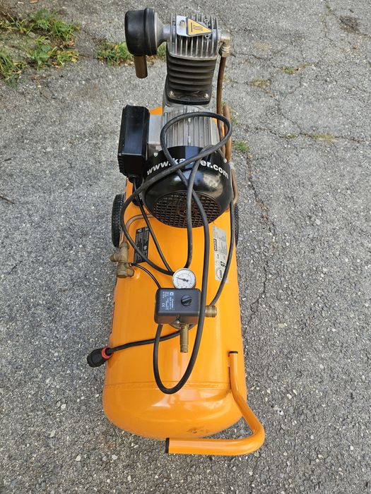 Компресор за въздух, бутален 90л