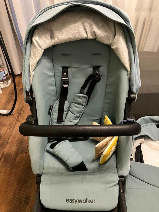 Продавам бебешка количка Easywalker Harvey 2