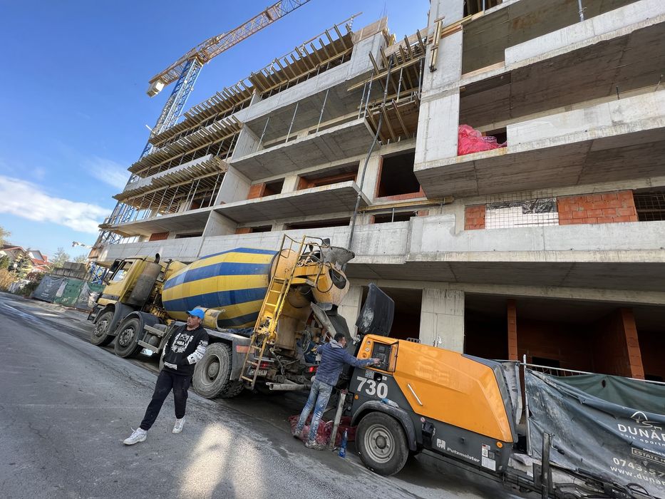 Inchiriez pompa de beton