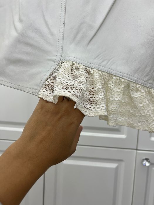 Vand costum alb din piele naturala