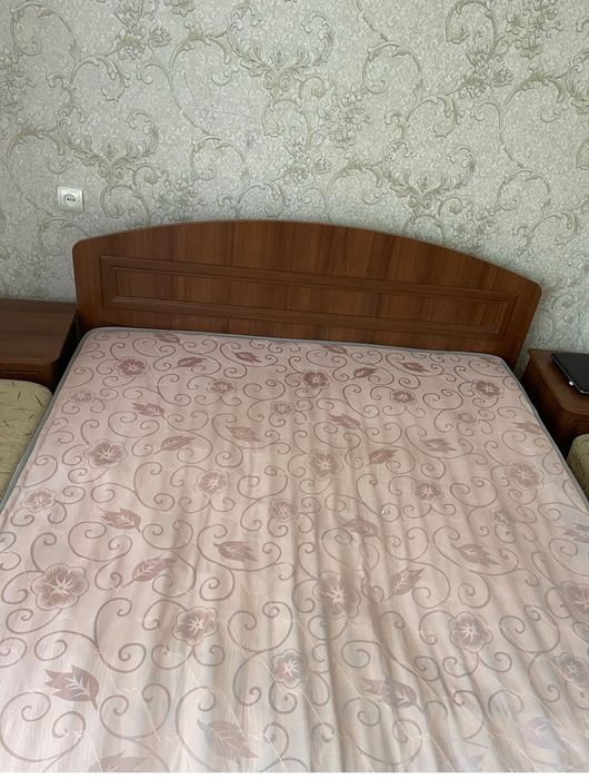 кровать кровать .