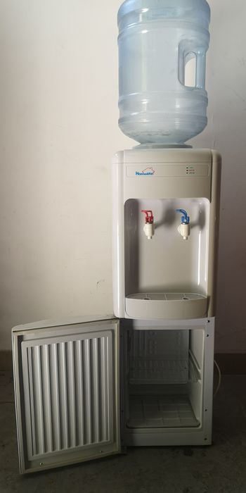 Dozator apă rece/apă caldă, sistem compresor