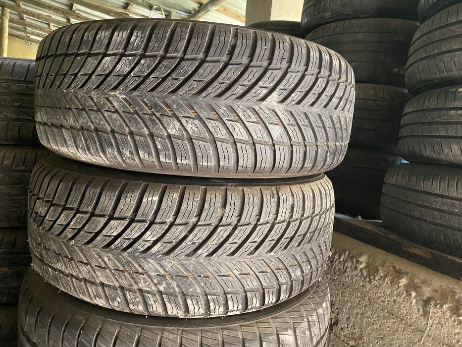 Шины Nokian 235/60/17, 2шт