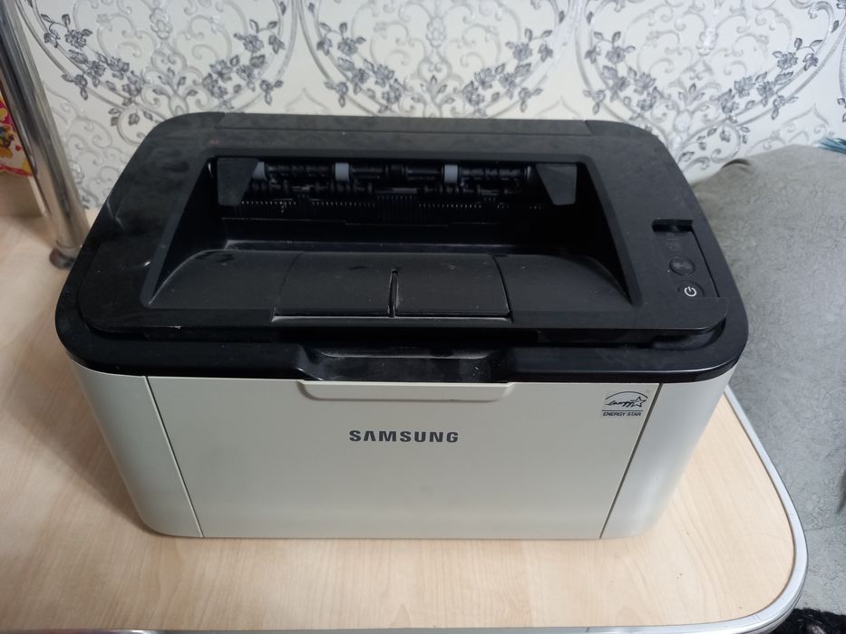Продаётся  принтер черно -белый