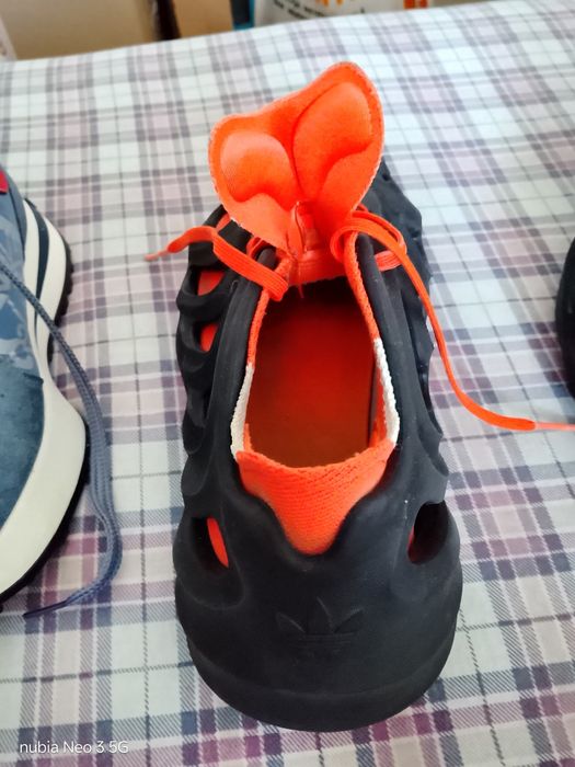 Adidasi Adidas măsură 42