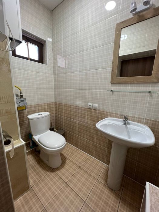 Mirzo Ulugbek rayonida 4/4/4honali uy sotiladi