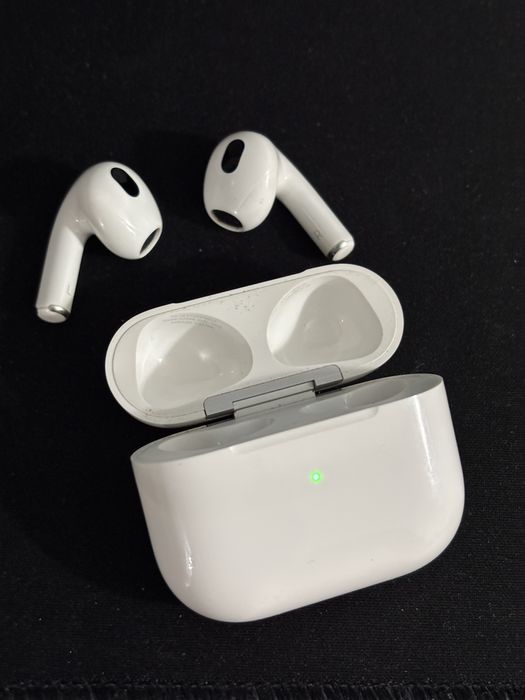 Продам Airpods 3