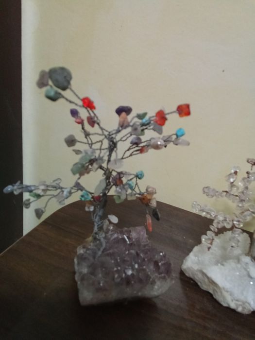 Дървета със полускъпоценни камъни