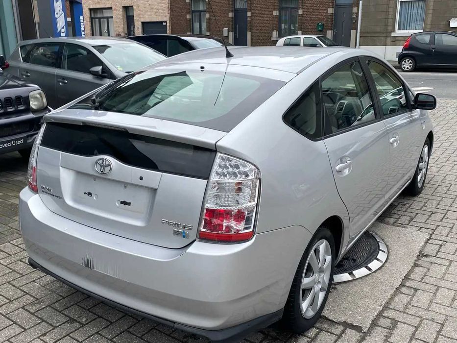 Inchirieri auto masina Rent a Car Toyota Prius Hybrid cutie Automata