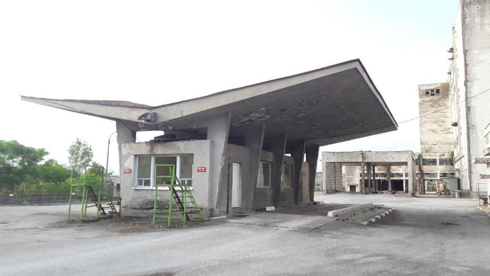 Дава се под наем Промишлена сграда в Елхово - 8000 кв.м за 1530 € - Снимка #1