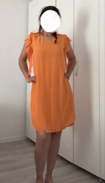 Rochie de vară portocalie cu volane la mâneci (puteți adăuga și mărimea, de exemplu: Mărimea M / 38)