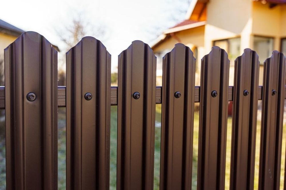 Executăm garduri tip jaluzea șipcă metalică si porti din fer forjat
_t