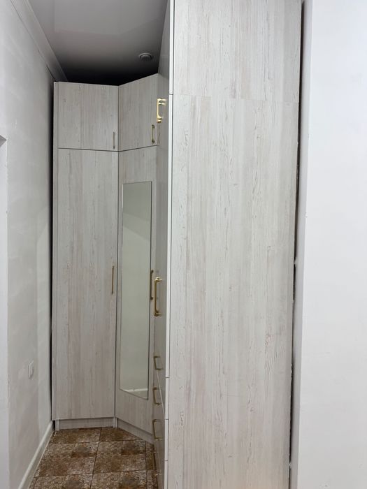 Угловой шкаф для одежды