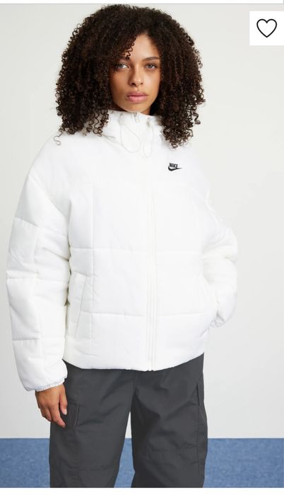 Geachă nouă ne purtată nike