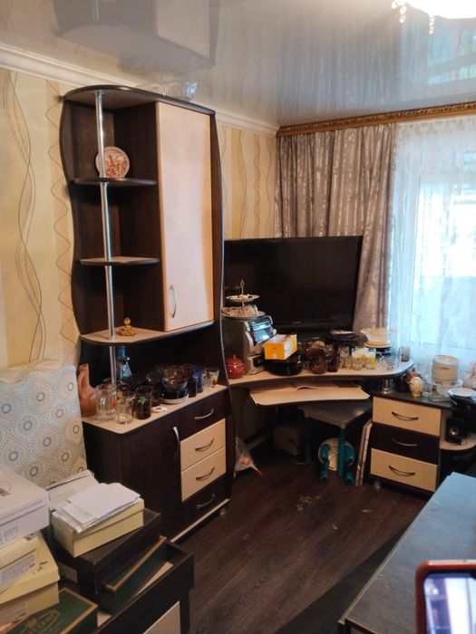 Продам письменный стол и две кровати