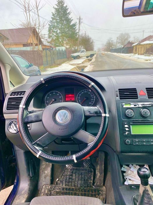 Vând Volkswagen Touran