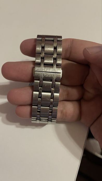 Срочно продам часы без коробки б/у