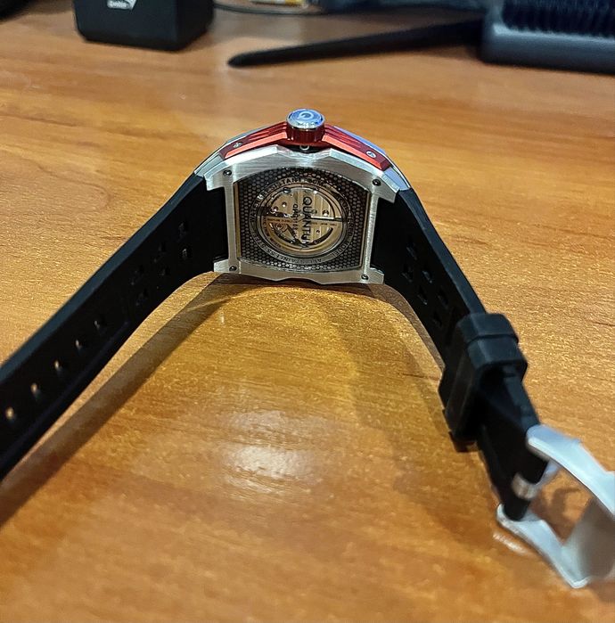 Уникален часовник QUANTUM