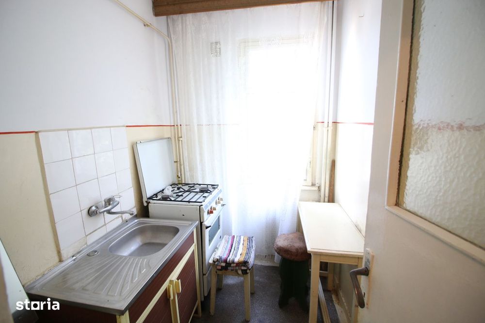 Ap. 2 camere Micro 19, la capatul troleului, etaj 1, cu balcon — fotografia 1