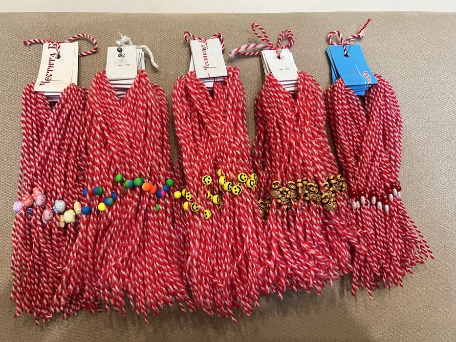 Мартеници връзки на едро снопчета по 10 бр.ниски цени