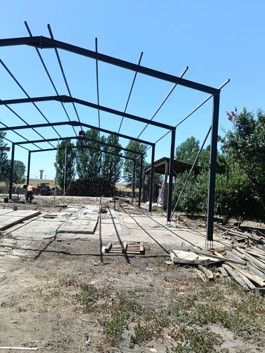 Vand Hale și structuri metalice.
Avem pe stoc o gama variata de dimens