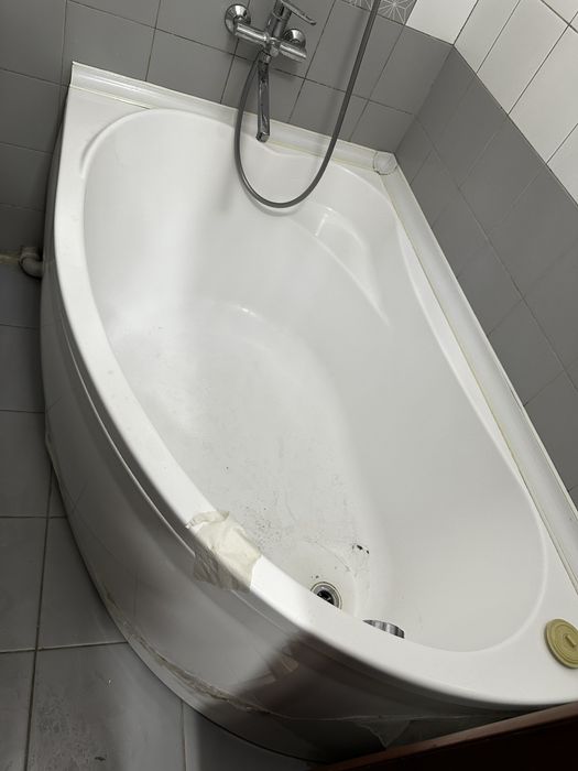 Продам Ванну угловую в форме капли