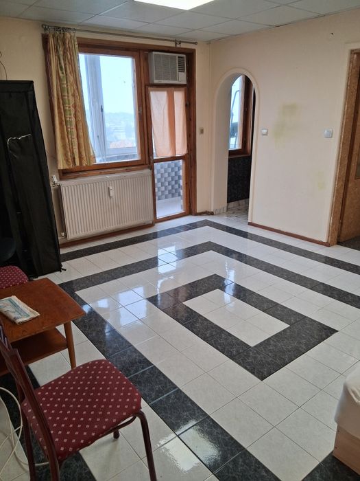 Продавам апартамент плевен център