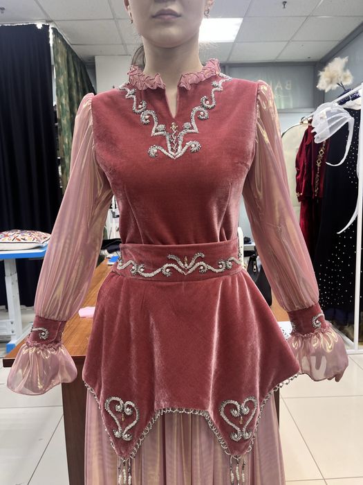 Платье с баской национальное