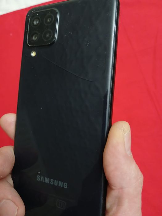 Продаю телефоны.